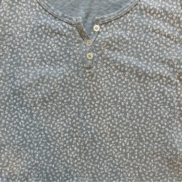 Women’s Brandi Melville Blue Floral  Zelly Crop Top three front buttons One Size - Picture 7 of 10